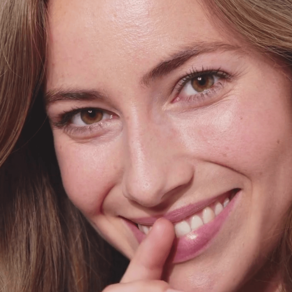 Sonrisa natural con odontología biológica